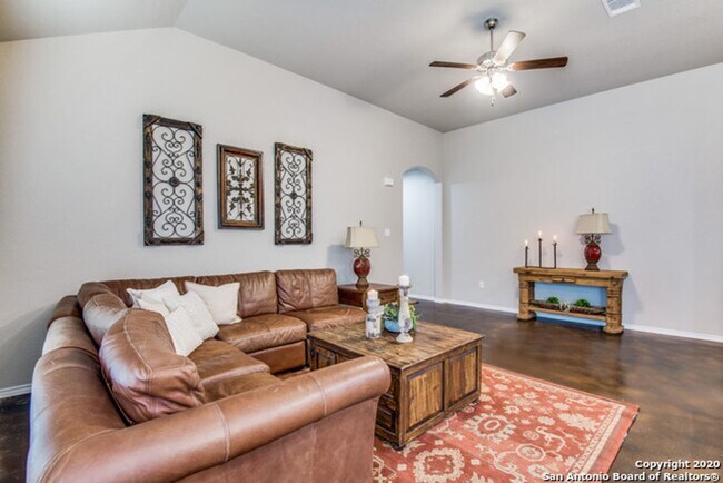 Building Photo - Luxury Duplex in Seguin with 3-bed, 2-bath...