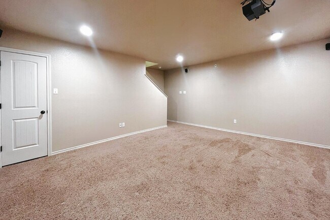 Building Photo - 5518 104th St