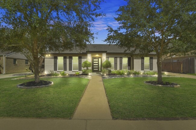 Primary Photo - 15710 Creekhaven Dr