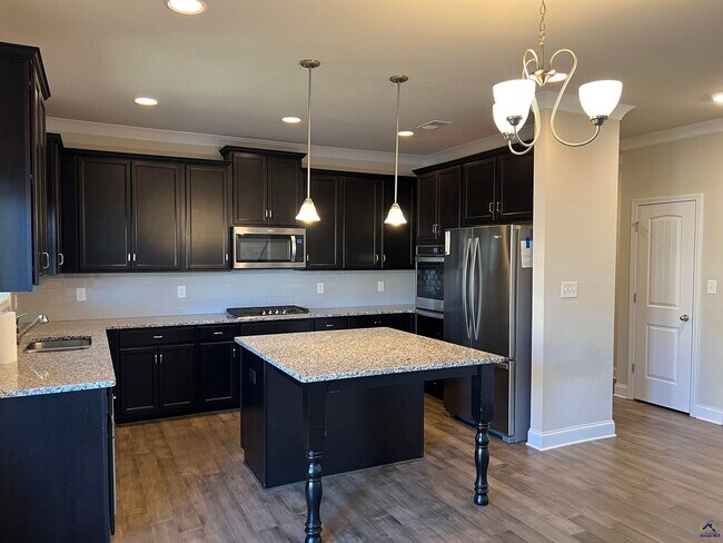 Building Photo - 105 Lacey Oak Ln