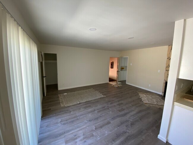 Building Photo - 1525 S Saltair Ave
