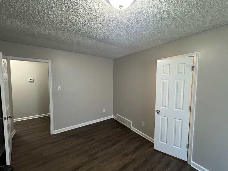 Building Photo - 5164 Walton Lake