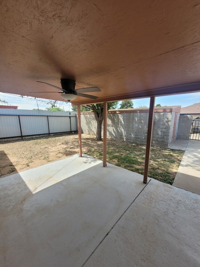 Building Photo - 3 bed 2 bath 2 car garage on cul-de-sac!