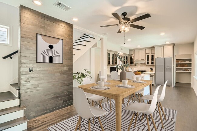 Building Photo - Impressive Cochran Heights home with outdo...