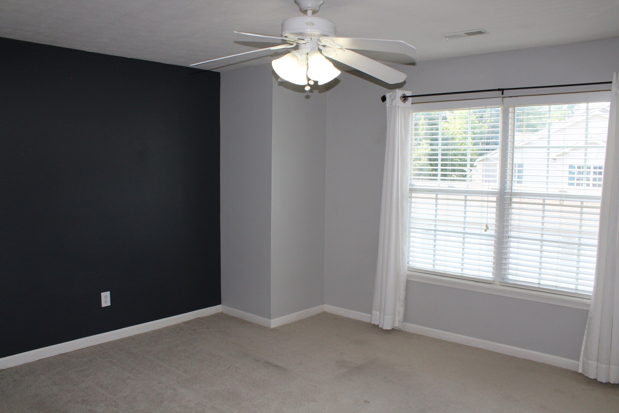 Building Photo - 14943 Lenox Dr