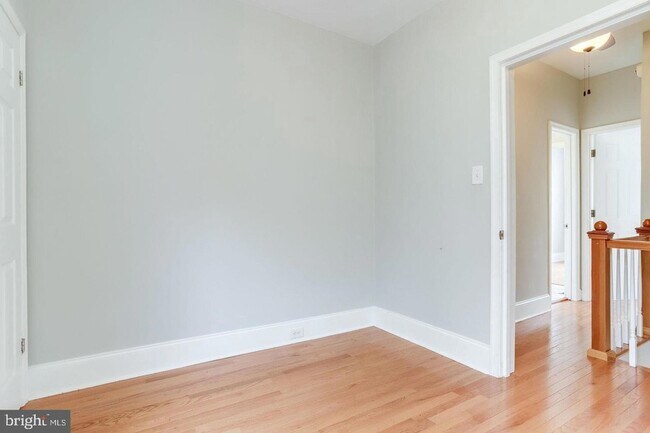 Building Photo - 1417 G St NE