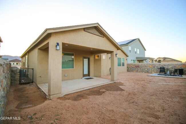 Building Photo - 10716 Drew Pearson Dr