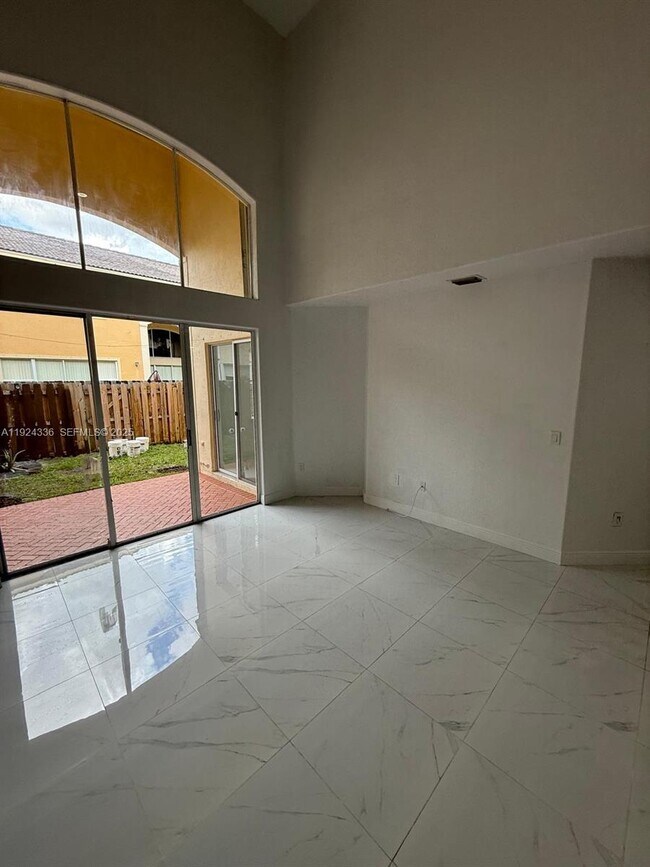 Building Photo - 5543 NW 112th Pl