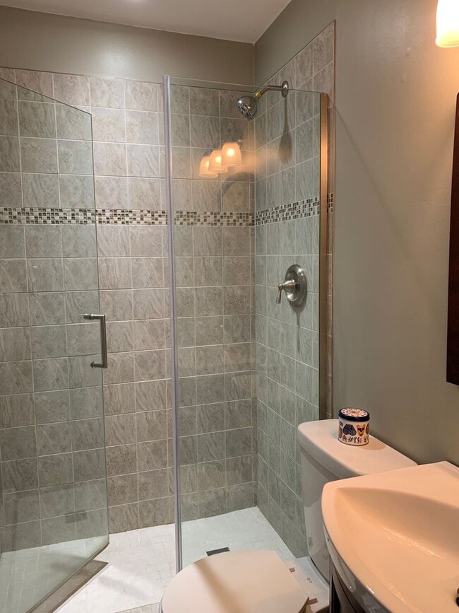 Building Photo - Haverford Circle renovated 3 Bedroom Townhome