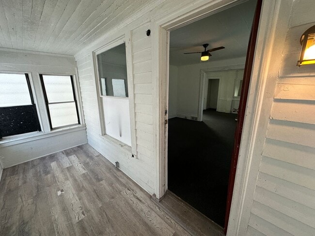 Building Photo - 190 Young St