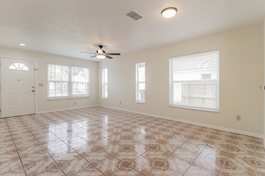 Building Photo - 9474 Chandon Dr