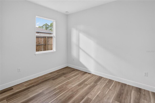 Building Photo - 1852 W Quaker Ln