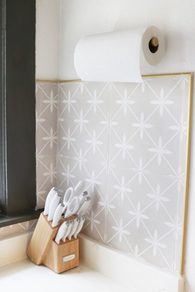 Building Photo - 102 W Emma St