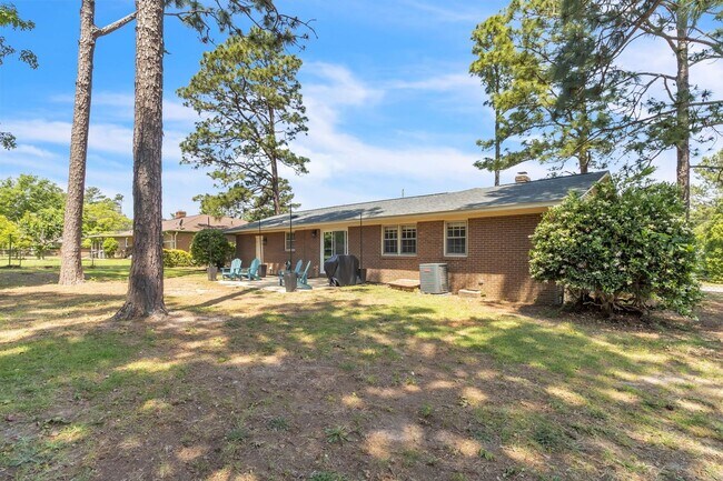 Building Photo - Updated 3 Bedroom, 2 Bath Home – Minutes from Fort Bragg!