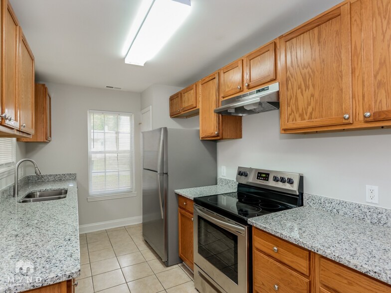 Building Photo - 919 Crestmere St