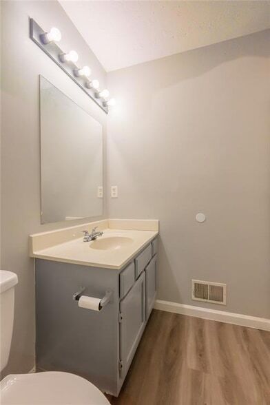 Building Photo - 2100 Whitebluff Way