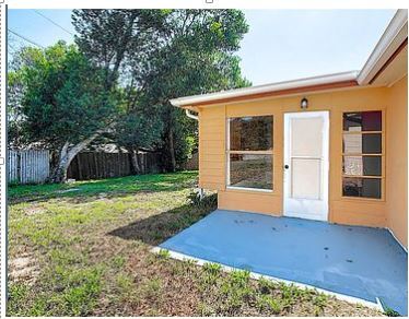 Building Photo - 4239 Ridgefield Ave