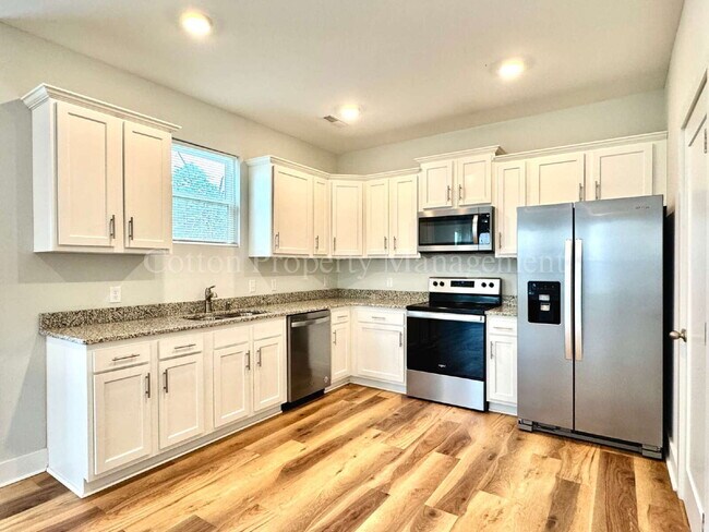 Building Photo - Modern 3BR/2.5BA Townhome | $1,900/mo. | P...