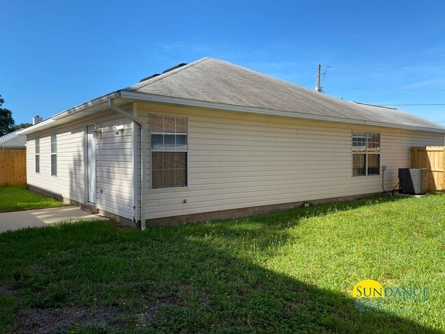 Building Photo - Wonderful 4 Bedroom Home in Fort Walton Beach