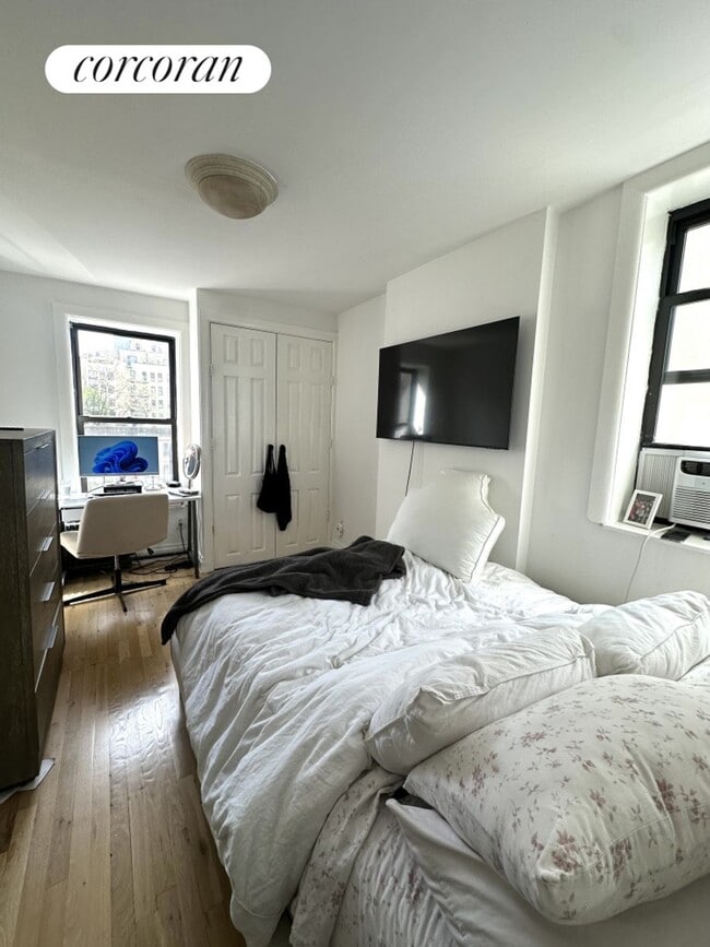 Building Photo - 324 W 47th St