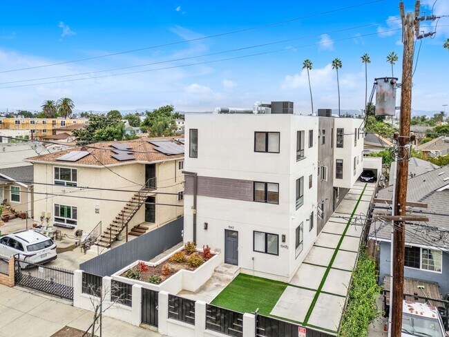 Building Photo - 1543 W. 37th Pl Los Angeles, CA 90018