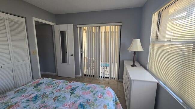 Building Photo - Furnished 2-Bed 2- Bath Condo