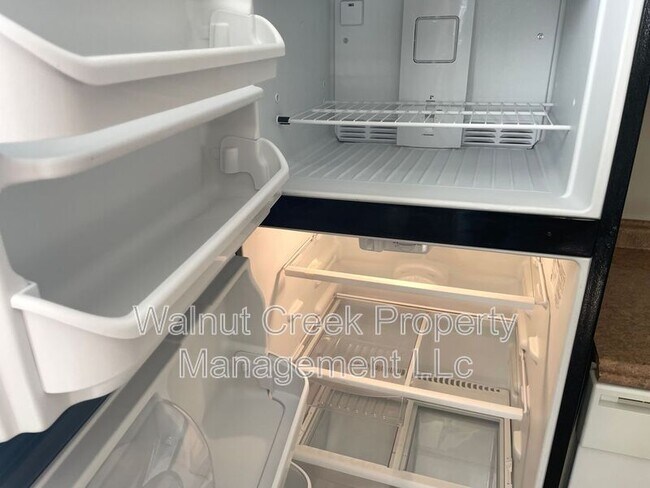 Building Photo - 870 S Main St