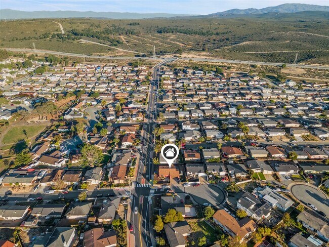 Building Photo - Upper Seaside 3 Bedroom / 1.5 Bath with Ocean Views