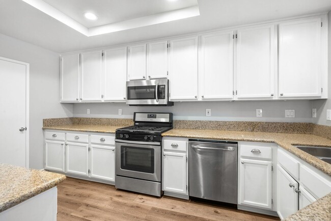 Building Photo - **7543 W Liberty Pkway #655 Fontana** Beau...