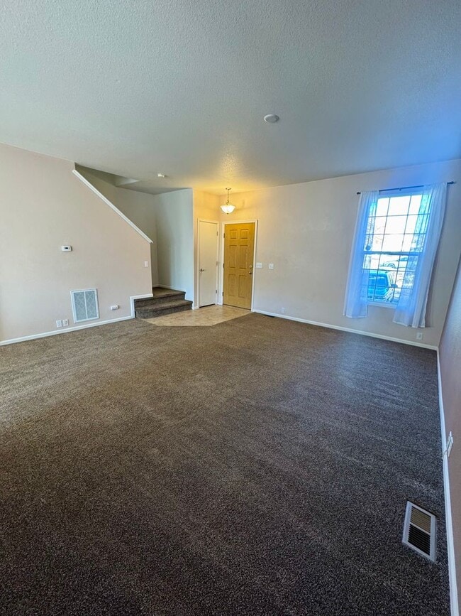 Building Photo - TWO BEDROOM TOWNHOME with AC