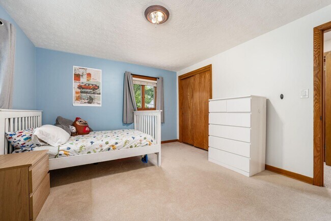 Building Photo - 258 N Sinsbury Dr