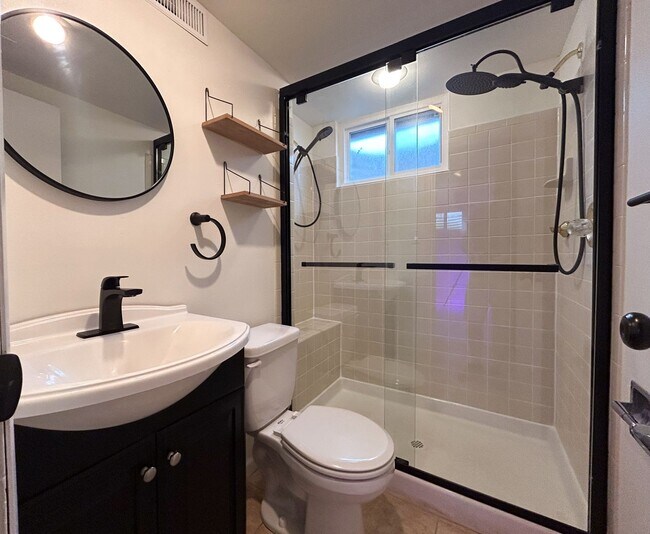 Building Photo - Wonderful Large 5 Bedroom House with Fenced Back Yard and 2-Car Garage