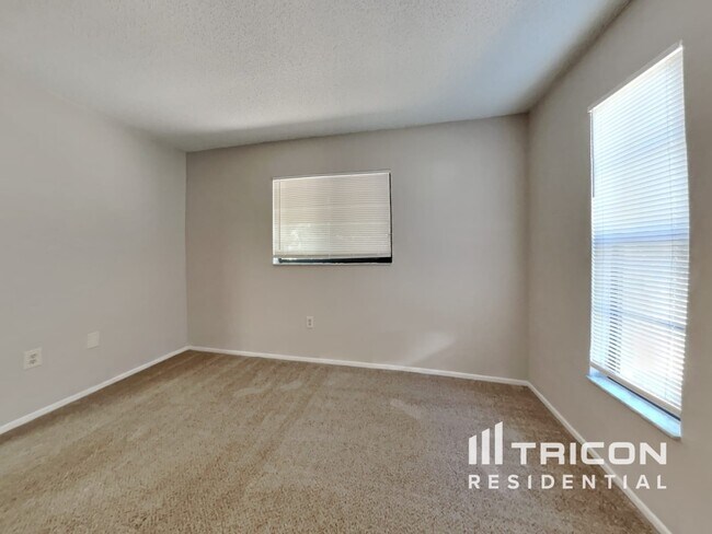 Building Photo - 1203 70th Dr E