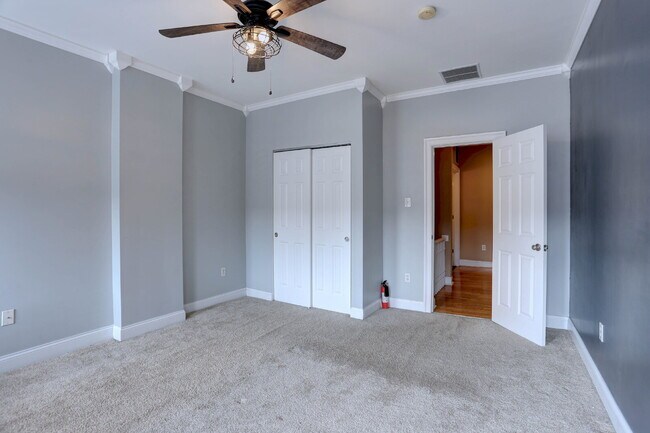 Building Photo - (2BD/1.5BA) Fabulous Patterson Park Townhome