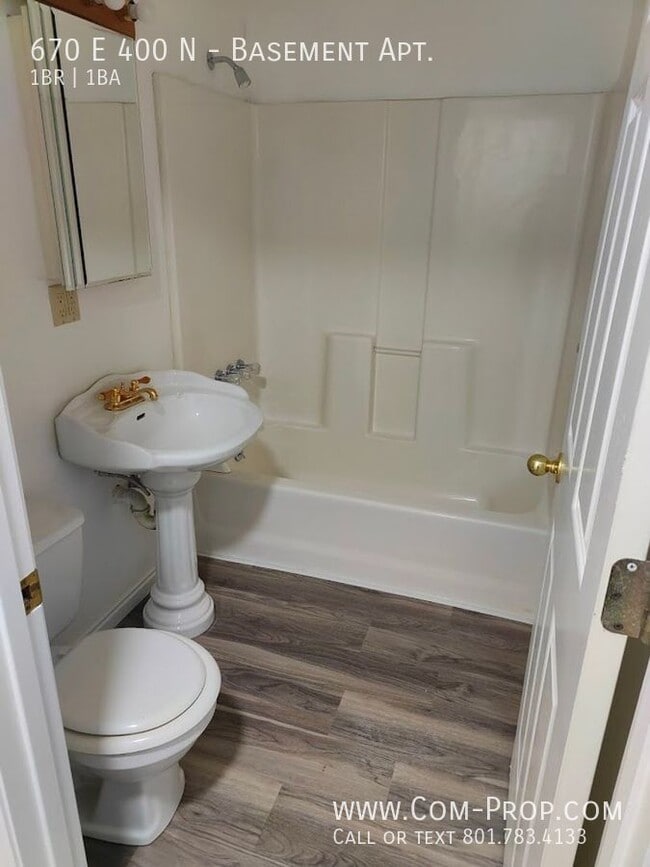 Building Photo - 670 E 400 N St