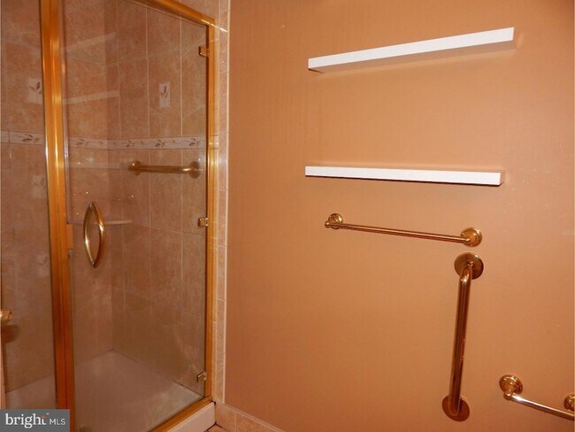 Building Photo - 106 Pinewood Dr