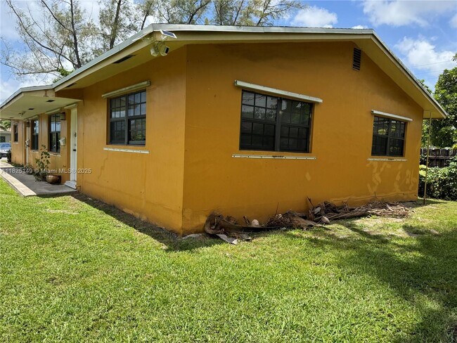 Building Photo - 730 SW 7th St