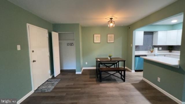 Building Photo - 10133 Prince Pl