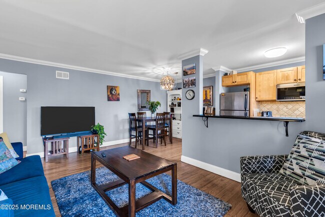 Building Photo - 1641 Elm Ave