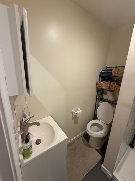 Building Photo - 518 E 3rd St