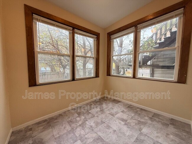 Building Photo - 3213 W Warren Blvd