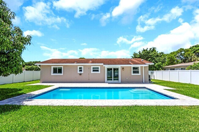 Building Photo - 105 Palamino Cir
