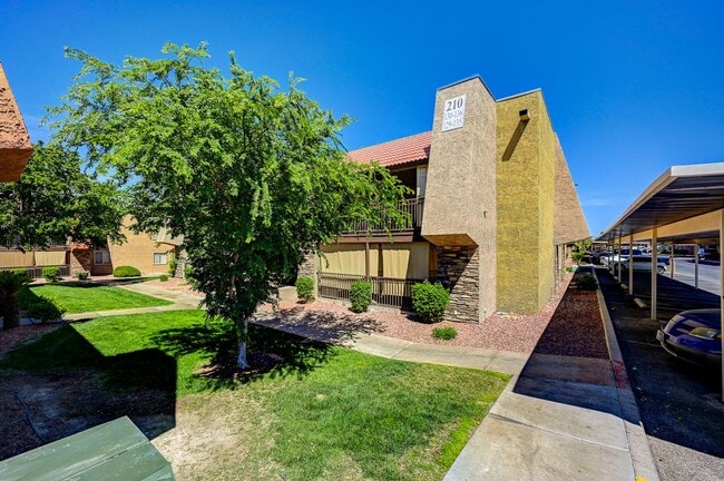 Building Photo - GATED COMMUNITY CONDO WITH BRAND NEW UPGRA...