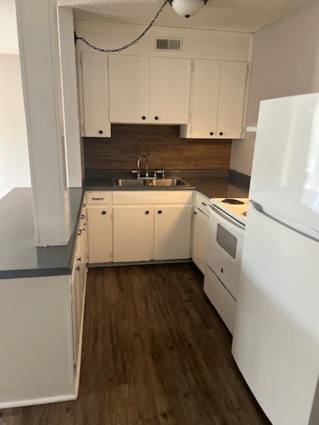 Kitchen - 2106 Pax Hill Rd