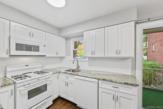 Building Photo - 106 Yorkshire Dr