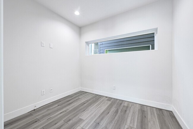 Building Photo - 3313 Baer St