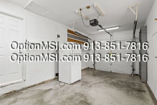 Building Photo - Welcome home to this beautifully updated 3-bedroom home in Kansas City, KS!