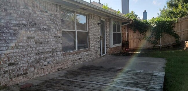 Building Photo - 623 Rimrock Rd