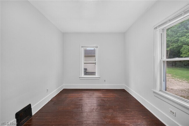 Building Photo - 517 Brown St
