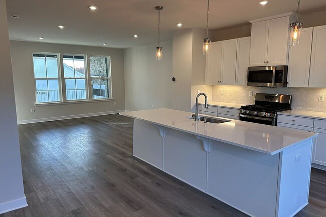 Building Photo - 104 S Durham Dr